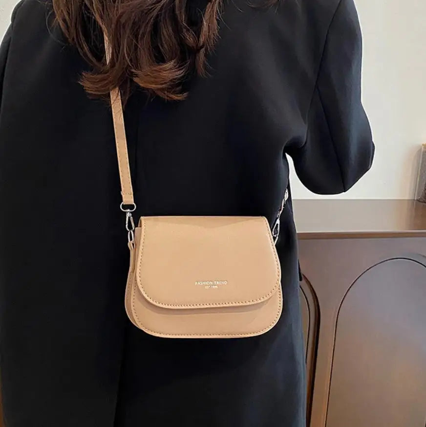 Fashionable Synthetic Leather Crossbody Bag, Womens Shoulder Bag, Simple Square Design, Adjustable Strap, Suitable for Daily Use
