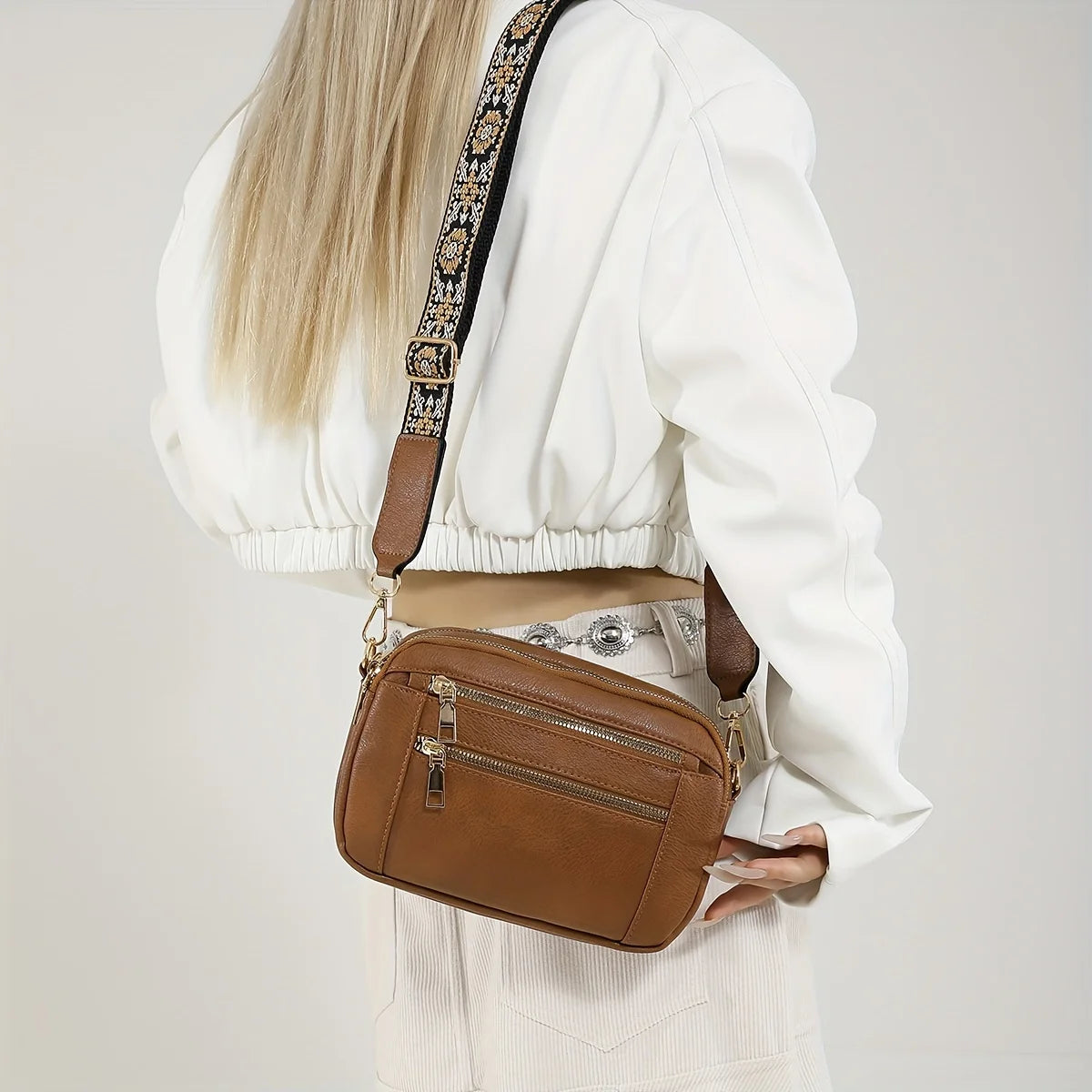 Stylish Wide Shoulder Strap Leather Crossbody Bag States Color Matching Zipper Small Square Shoulder Bag Suitable for Daily Use