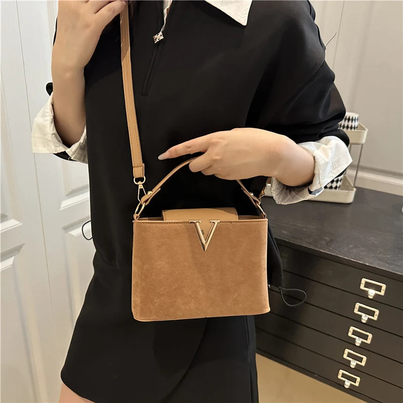 Fashionable Mini Suede Women's Bag, Faux Suede Tote Bag, Simple Hardware Lock Buckle Decoration Handbag Purse Cross Body Bags