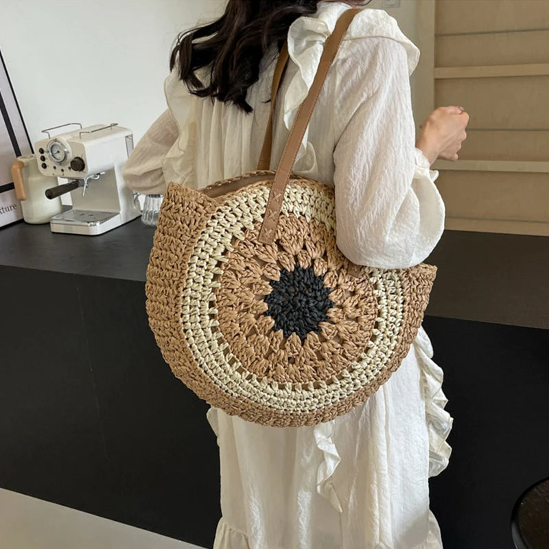 Round Casual Tote Bag with Zipper Closure Vacation Bag Trendy Large Woven Beach Bag Holiday Travel Handbag for Women and Girls