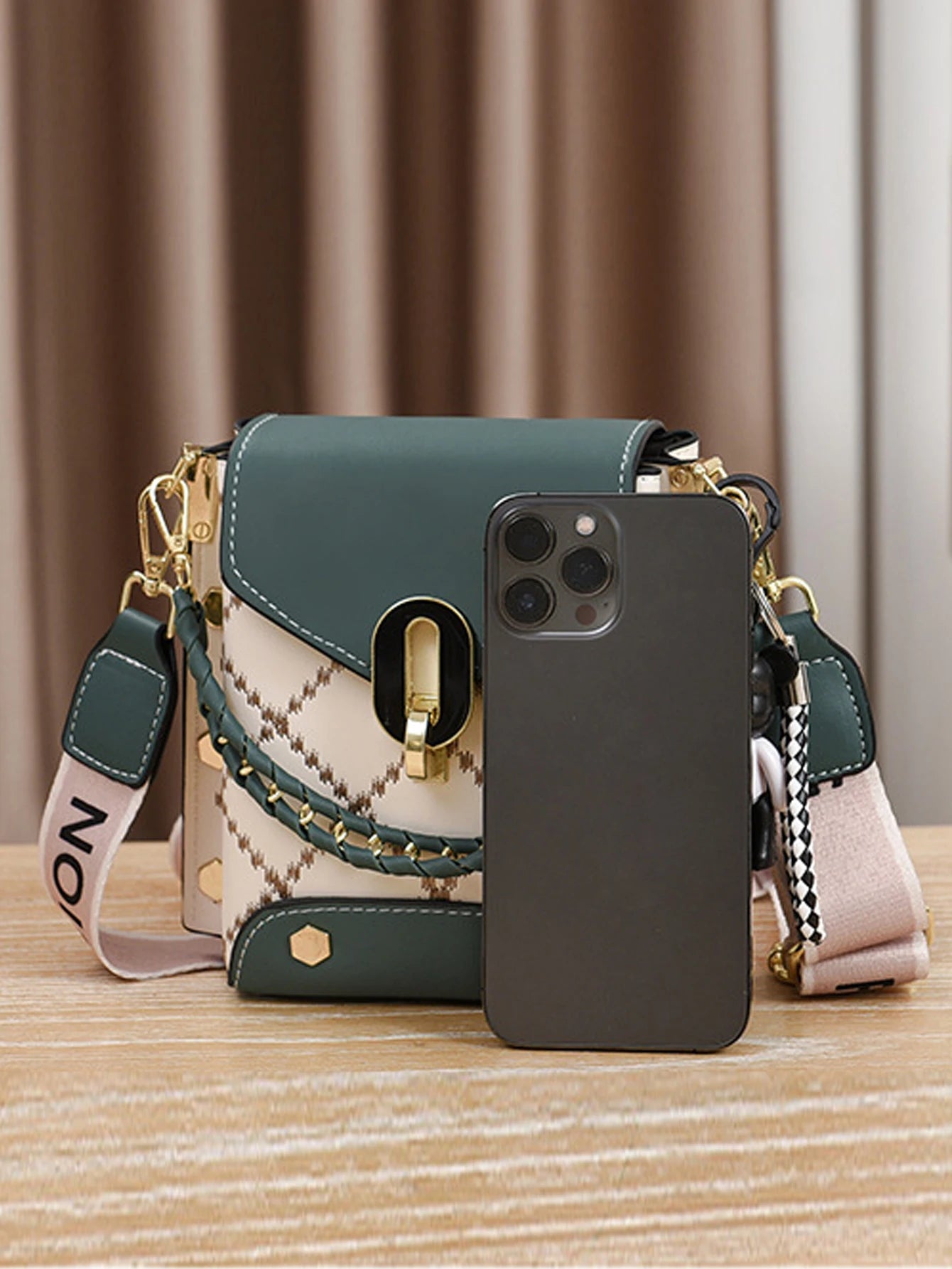 Mini studded decorative crossbody bag, diamond embroidered mobile wallet, fashionable chain decoration women's handbag