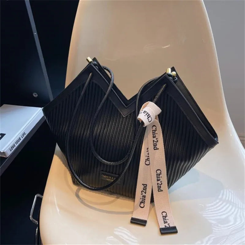 Love Design Tote Bag, Trendy Large Capacity Shoulder Bag, Faux Leather Simple Bag for Women Work Purses and Handbags