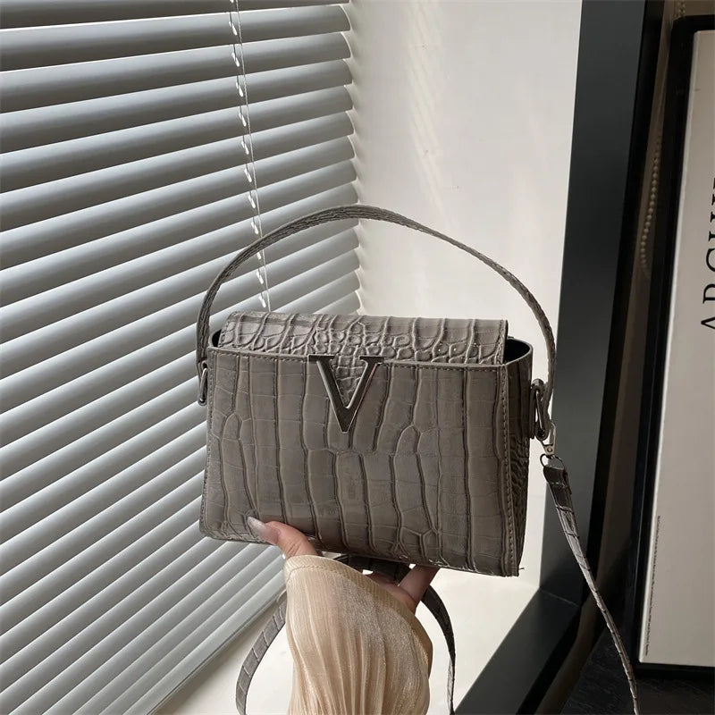 Fashionable Mini Solid Coloru Simple Hardware Lock Buckle Decoration Pu Waterproof Fabric Multifunctional Handbag Crossbody Bag