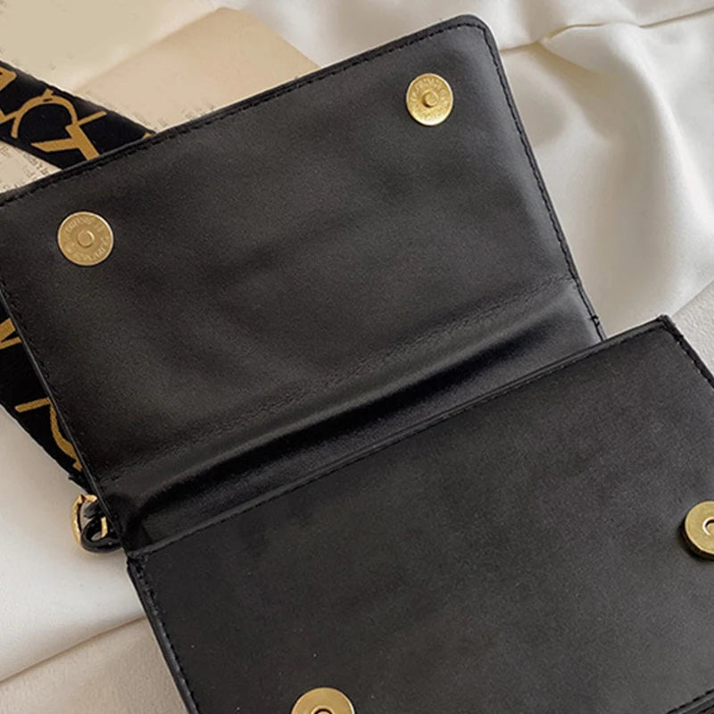 Internet Celebrity Fashion Women's Bag, New Pressed Grid Small Square Bag, Wide Shoulder Strap, Single Shoulder Crossbody Bag