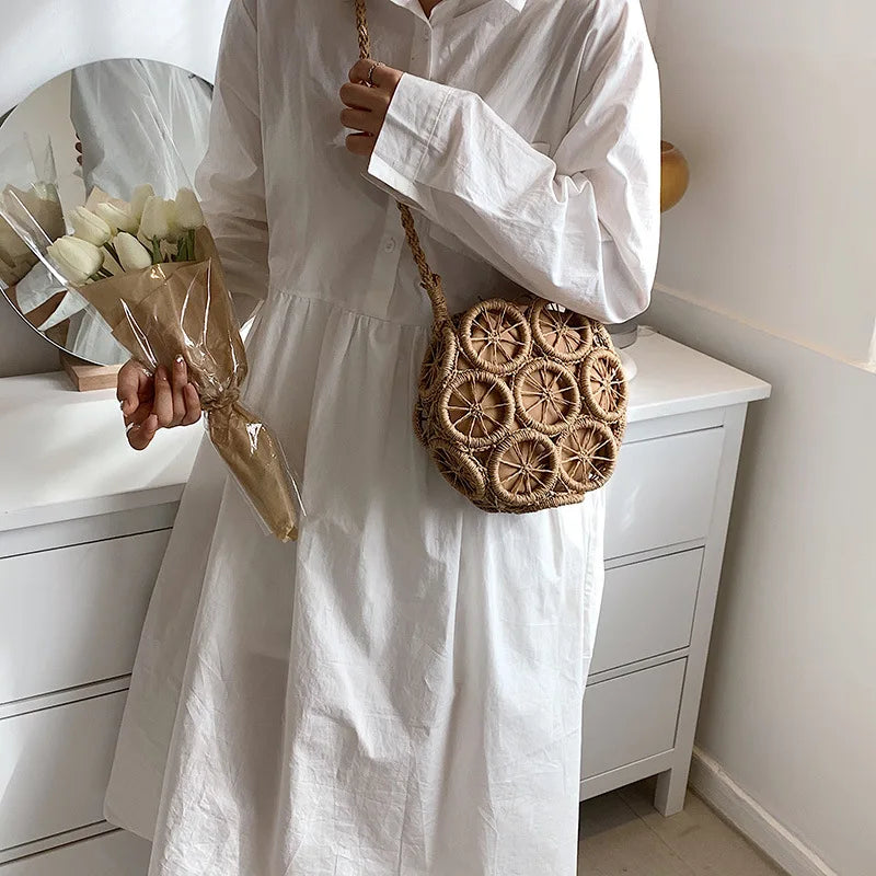 Summer Hollow Round Straw Bag For Women Casual Woven Handmade Crossbody Bag New Trendy Rattan Beach Bags Designer Circle Handbag