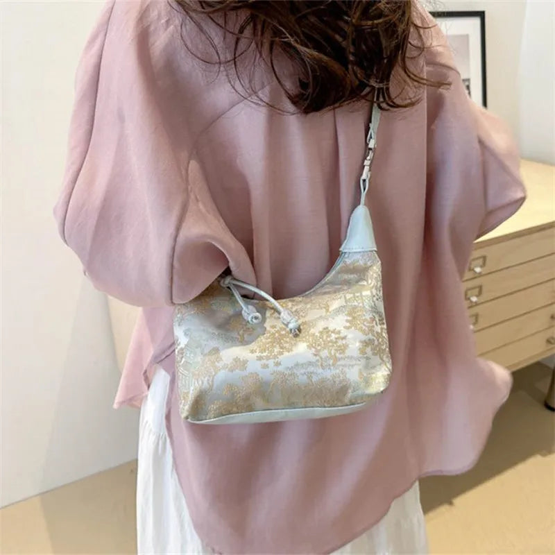 Chic Trend Tote Bag for Women Light Simple Shoulder Crossbody Bags with Large Capacity for Women Portable Phone Bag Coin Purse