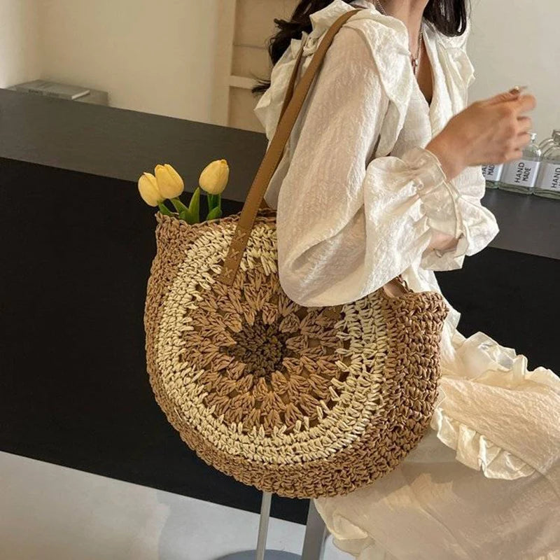 Round Casual Tote Bag with Zipper Closure Vacation Bag Trendy Large Woven Beach Bag Holiday Travel Handbag for Women and Girls