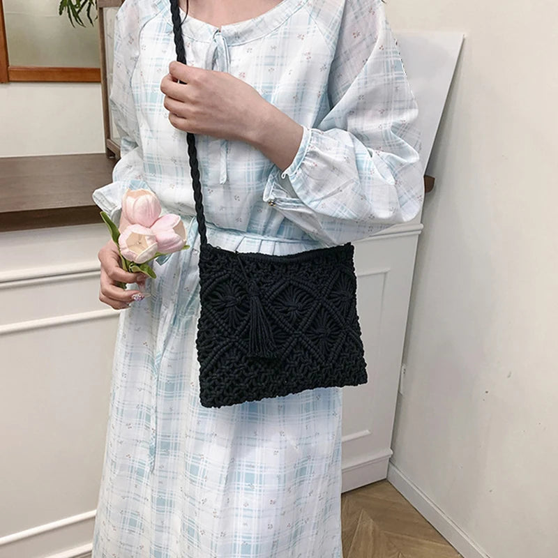 Handwoven Shoulder Bag for Women Crossbody Bag with Zipper Tassel Details Beach Bag for Travel
