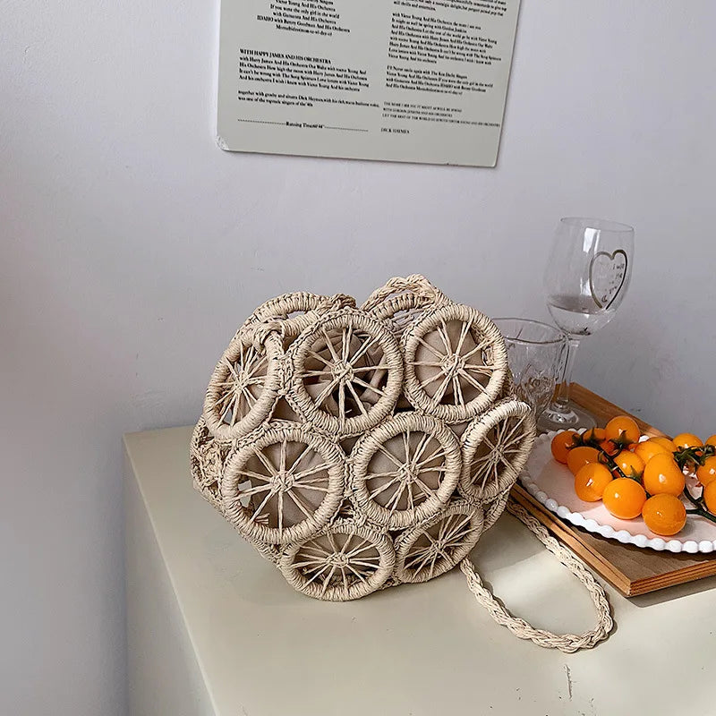 Summer Hollow Round Straw Bag For Women Casual Woven Handmade Crossbody Bag New Trendy Rattan Beach Bags Designer Circle Handbag