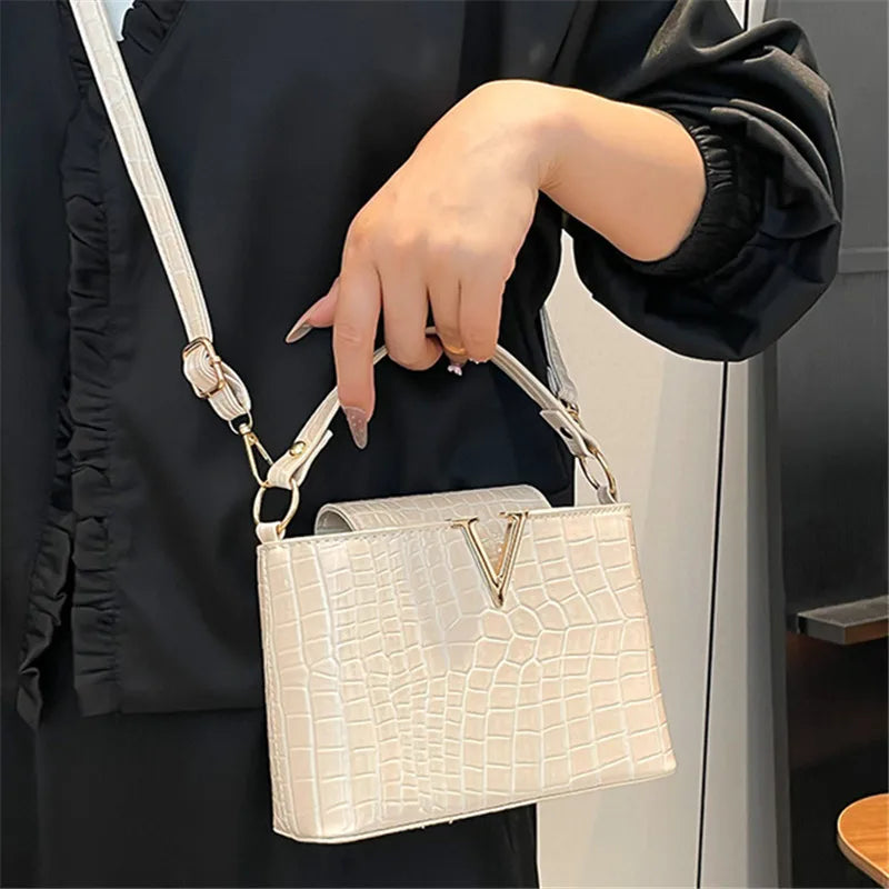 Fashionable Mini Solid Coloru Simple Hardware Lock Buckle Decoration Pu Waterproof Fabric Multifunctional Handbag Crossbody Bag