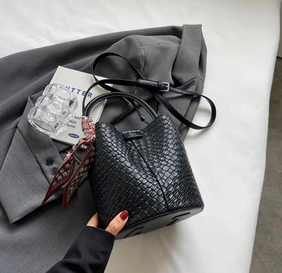 Fashionable Women's Bucket Bag, Stylish Solid Color Woven Effect Handbag Shoulder Bag and Crossbody Bag, Can Be Carried By Hand