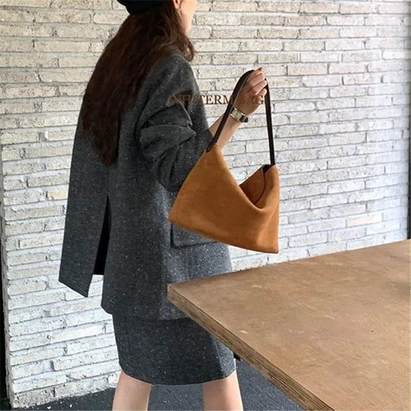 Retro Velvet Women's Bag, Splicing Handbag, Versatile Single Shoulder Armpit Bag with Magnetic Buckle Fashionable Matte Tote Bag