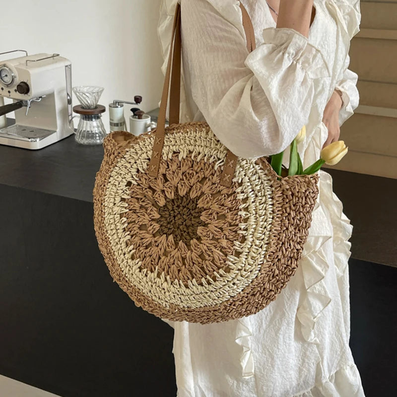 Round Casual Tote Bag with Zipper Closure Vacation Bag Trendy Large Woven Beach Bag Holiday Travel Handbag for Women and Girls