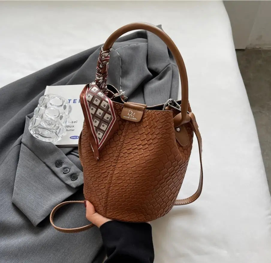 Fashionable Women's Bucket Bag, Stylish Solid Color Woven Effect Handbag Shoulder Bag and Crossbody Bag, Can Be Carried By Hand