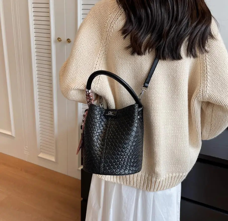 Fashionable Women's Bucket Bag, Stylish Solid Color Woven Effect Handbag Shoulder Bag and Crossbody Bag, Can Be Carried By Hand