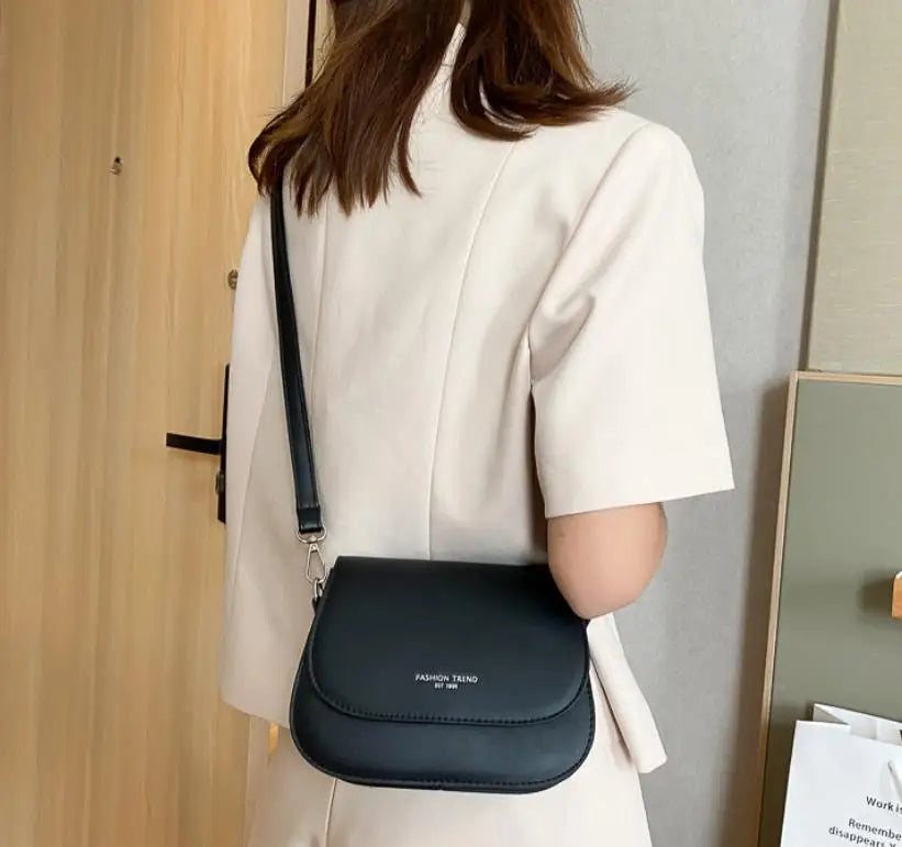 Fashionable Synthetic Leather Crossbody Bag, Womens Shoulder Bag, Simple Square Design, Adjustable Strap, Suitable for Daily Use